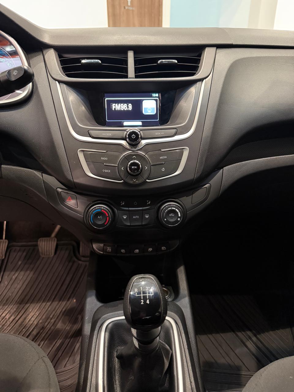2022 Chevrolet AVEO 4 PTS LT TM5 AAC AUT F NIEBLA RA-15